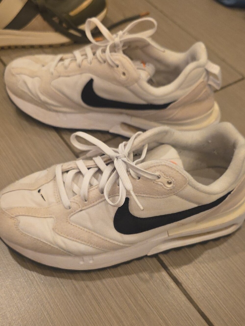 Nike White and Black Low-Top Lace Sneakers - Picture 4 of 5
